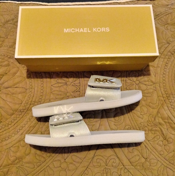 Michael Kors MK Slides Sandals - Picture 4 of 10